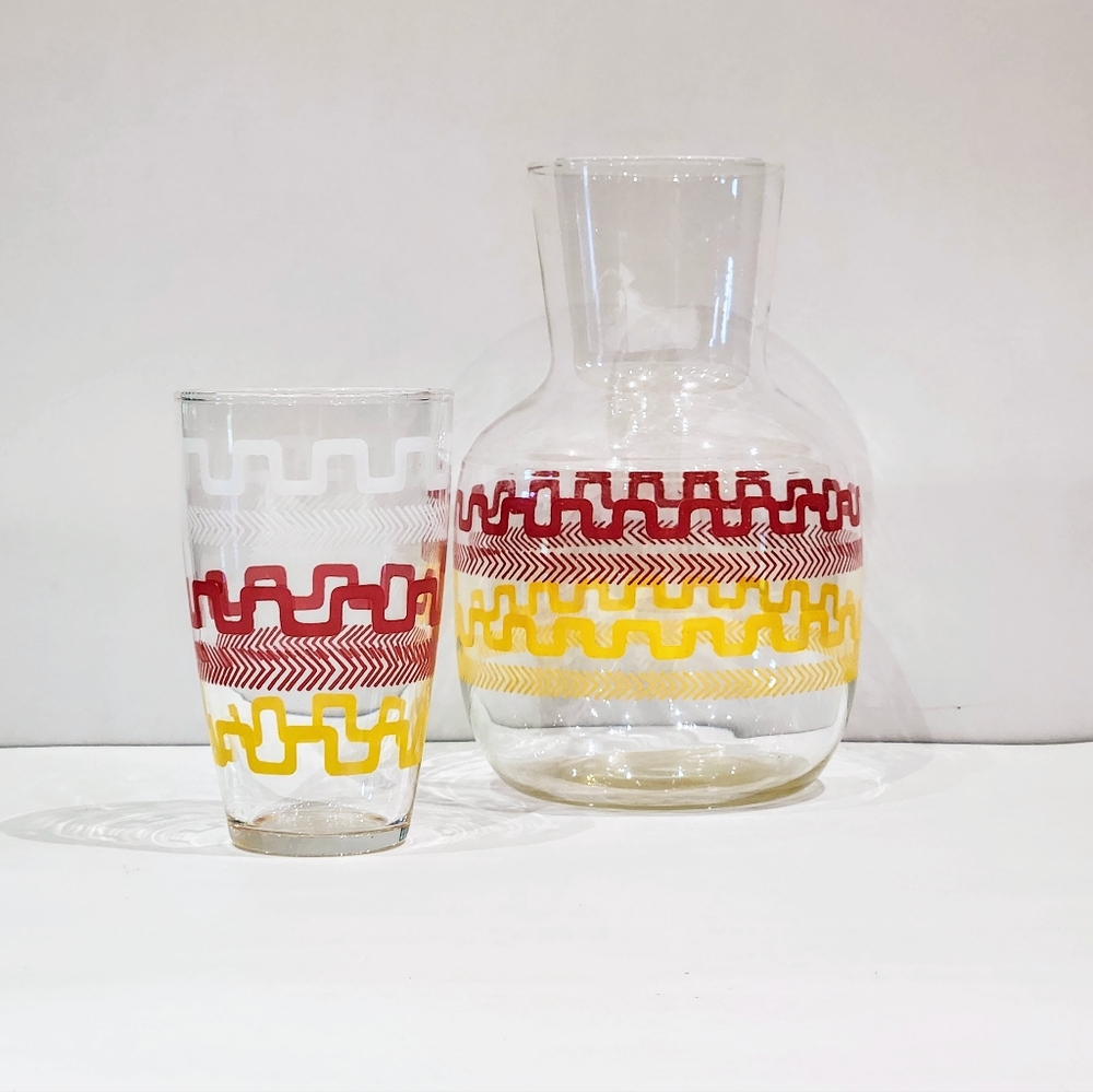 Vtg Libby Carafe/ tumbler. Aztec & retro design with matching drinking glass.